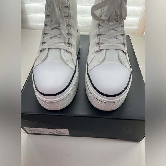 New in Box D’Amelio DB Eyekonn Platform Sneakers in White Canvas, Size 7.5 M - Picture 5 of 15